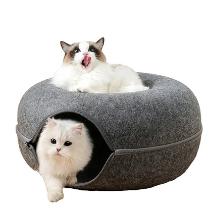 lit pour chat gris foncé deux chats reveilles