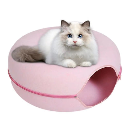 lit pour chat rose beau chat dessus