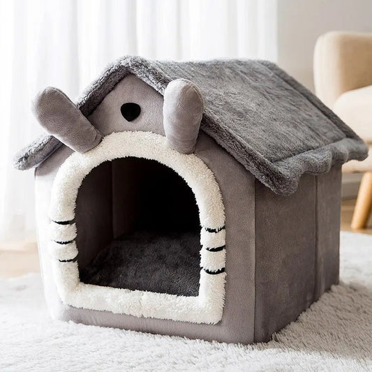maison pour chat gris avec cornes